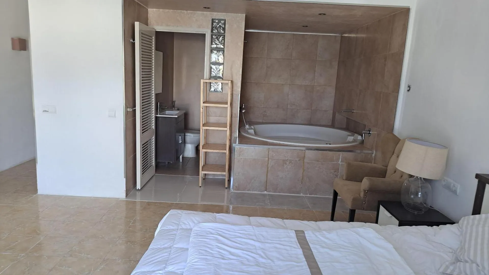 Huge Penthouse With Private Suites Shared Terrace And Kitchen Best Views Μαρμπέλλα