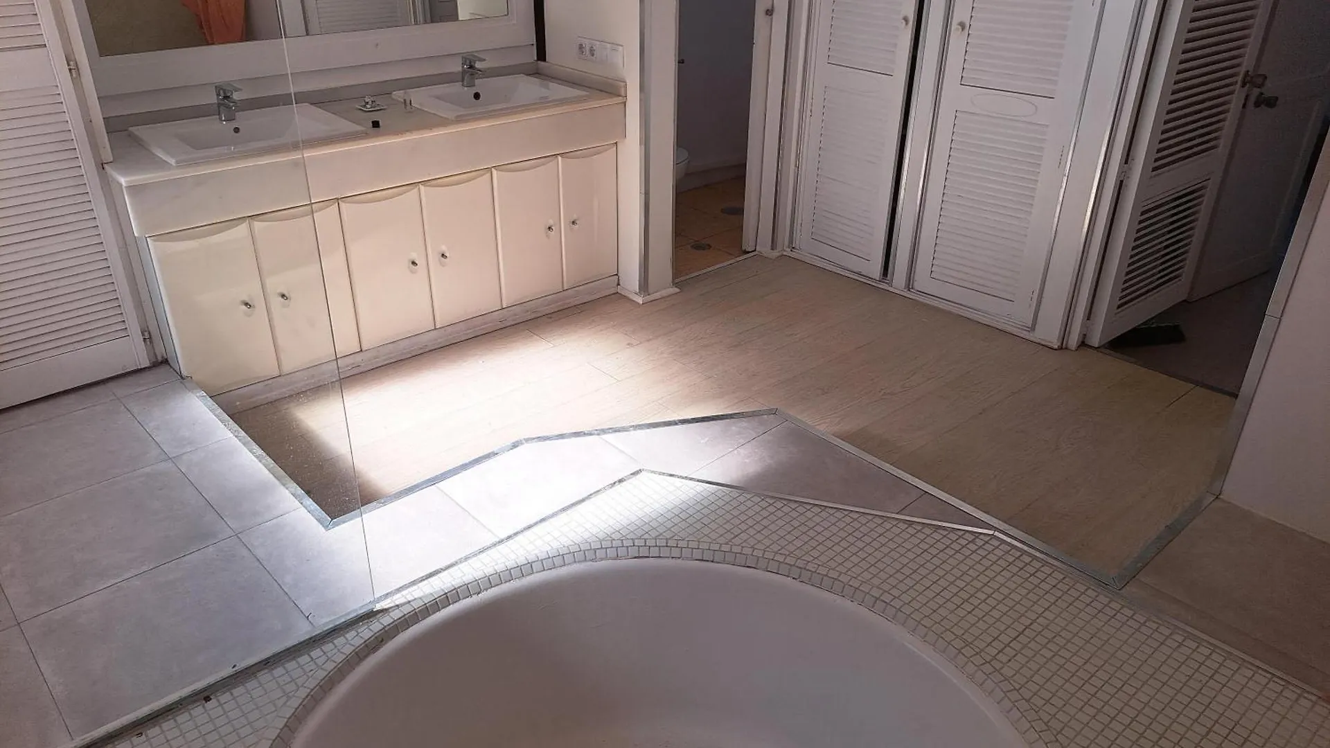 Hostel Huge Penthouse With Private Suites Shared Terrace And Kitchen Best Views Μαρμπέλλα