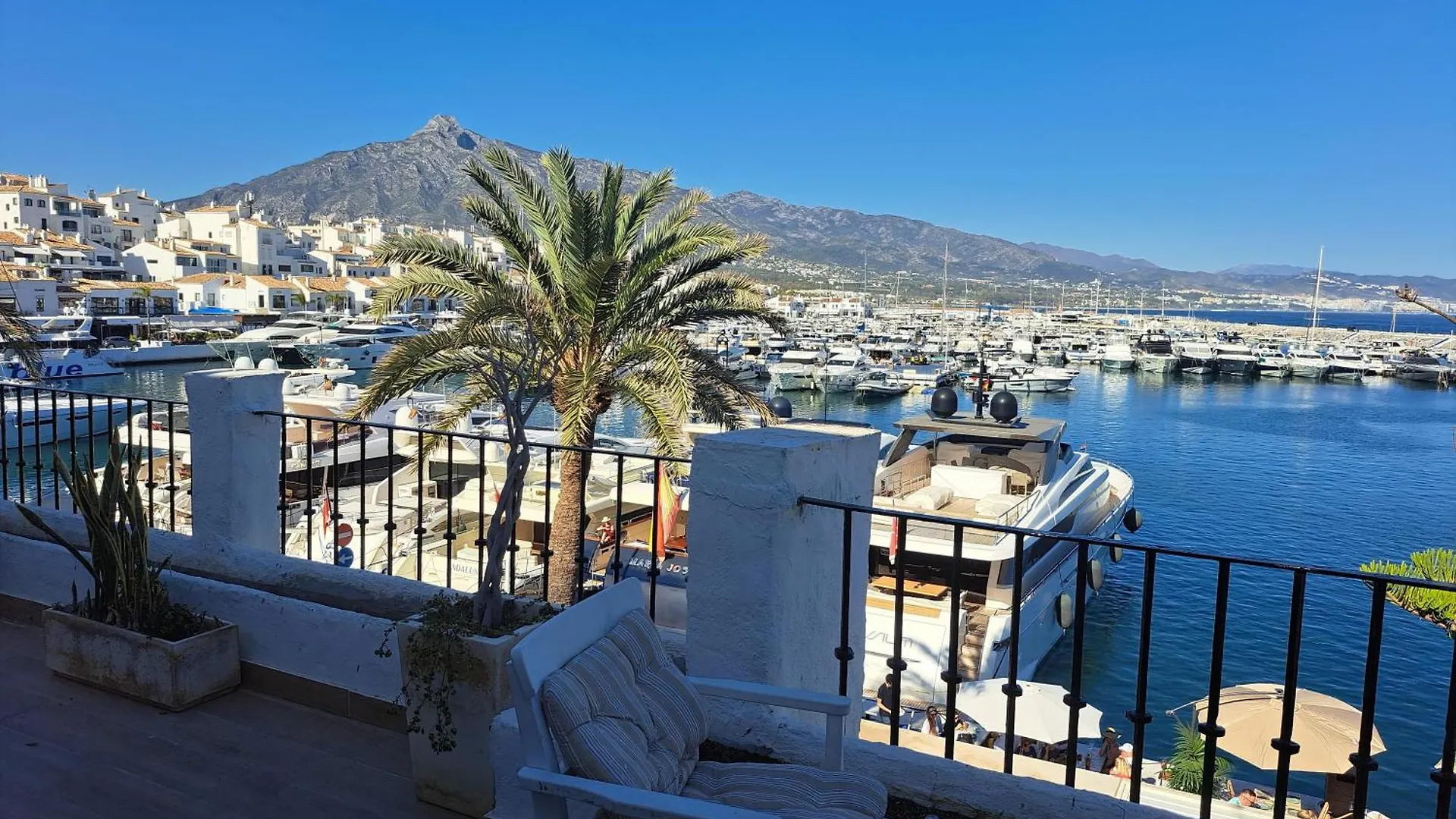 Vandrerhjem Huge Penthouse With Private Suites Shared Terrace And Kitchen Best Views Marbella