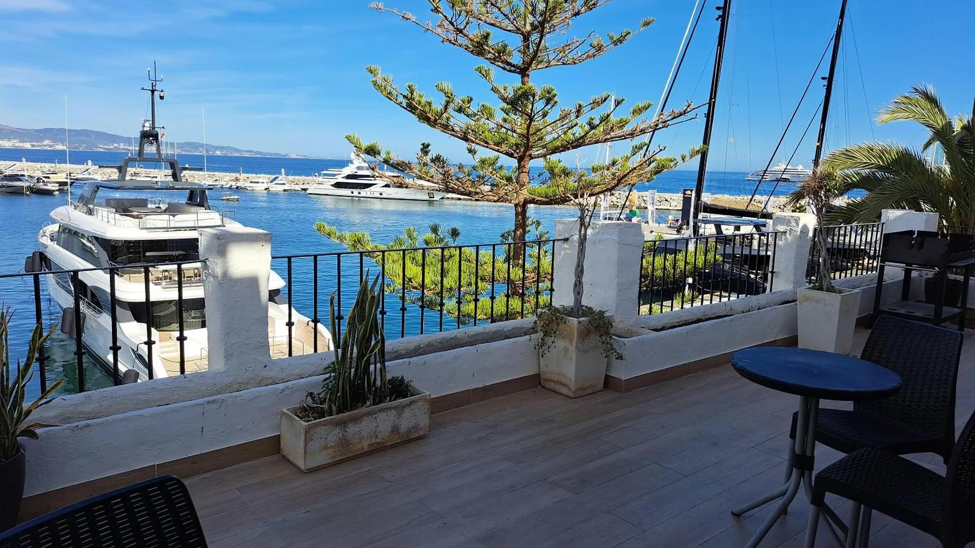 Huge Penthouse With Private Suites Shared Terrace And Kitchen Best Views Marbella Vandrerhjem